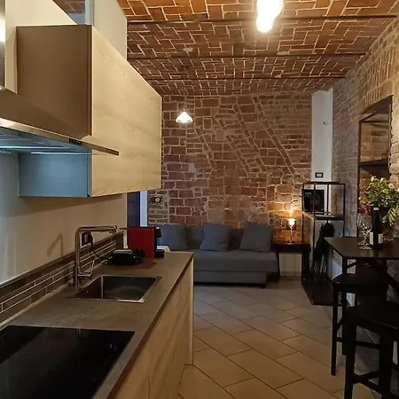 Piazza Statuto-appartamento Tra Le Mura A-c E Wi-fi Asti