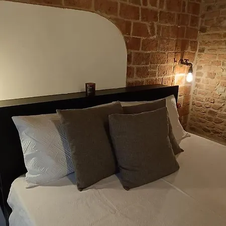 Piazza Statuto-appartamento Tra Le Mura A-c E Wi-fi * 아스티