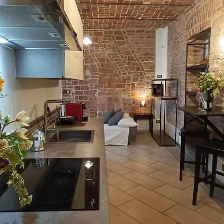 Piazza Statuto-appartamento Tra Le Mura A-c E Wi-fi Asti