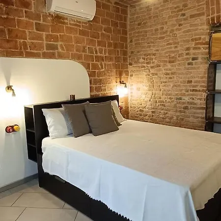 Piazza Statuto-appartamento Tra Le Mura A-c E Wi-fi