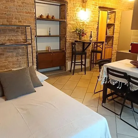 Piazza Statuto-appartamento Tra Le Mura A-c E Wi-fi Appartement *